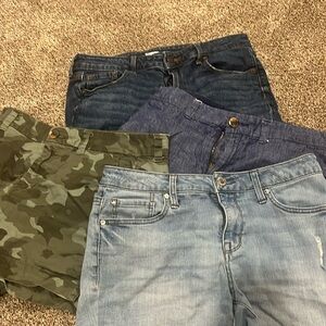 4 pairs of like new shorts.